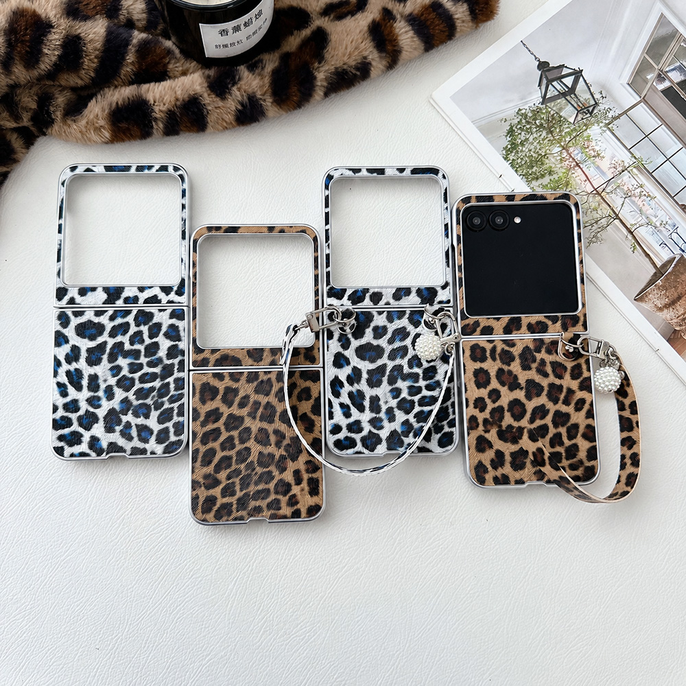 Leopard Print Folding Flip Pho - огляд і ціна Vintage Item