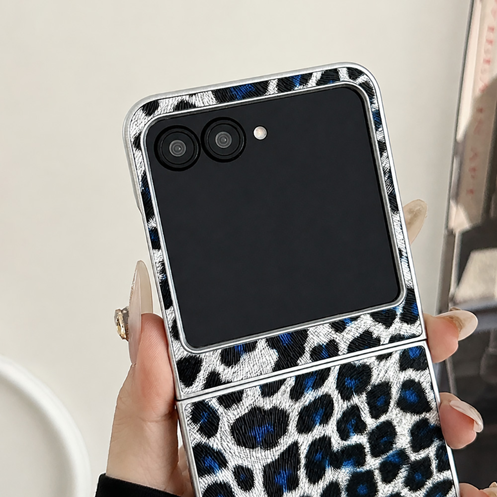 Leopard Print Folding Flip Pho - огляд і ціна Vintage Item
