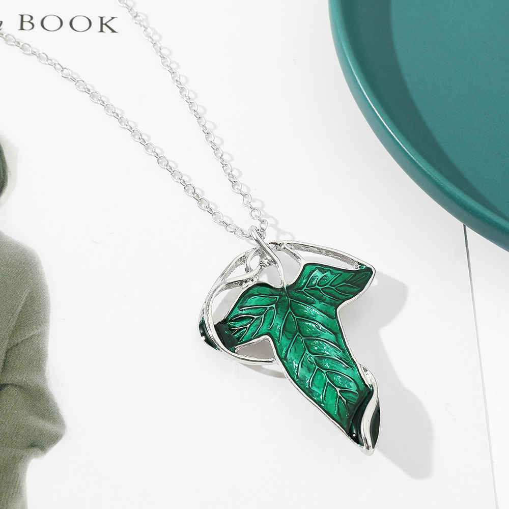 Vintage Green Leaf Pendant Nec - огляд і ціна Vintage Item
