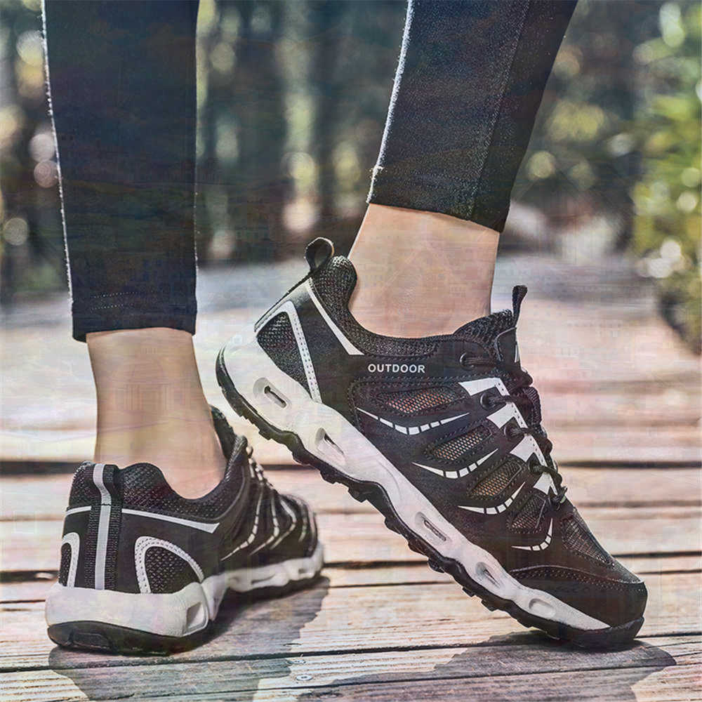 Sumer Round Tip Silver Sneaker - огляд і ціна Vintage Collectible Classics